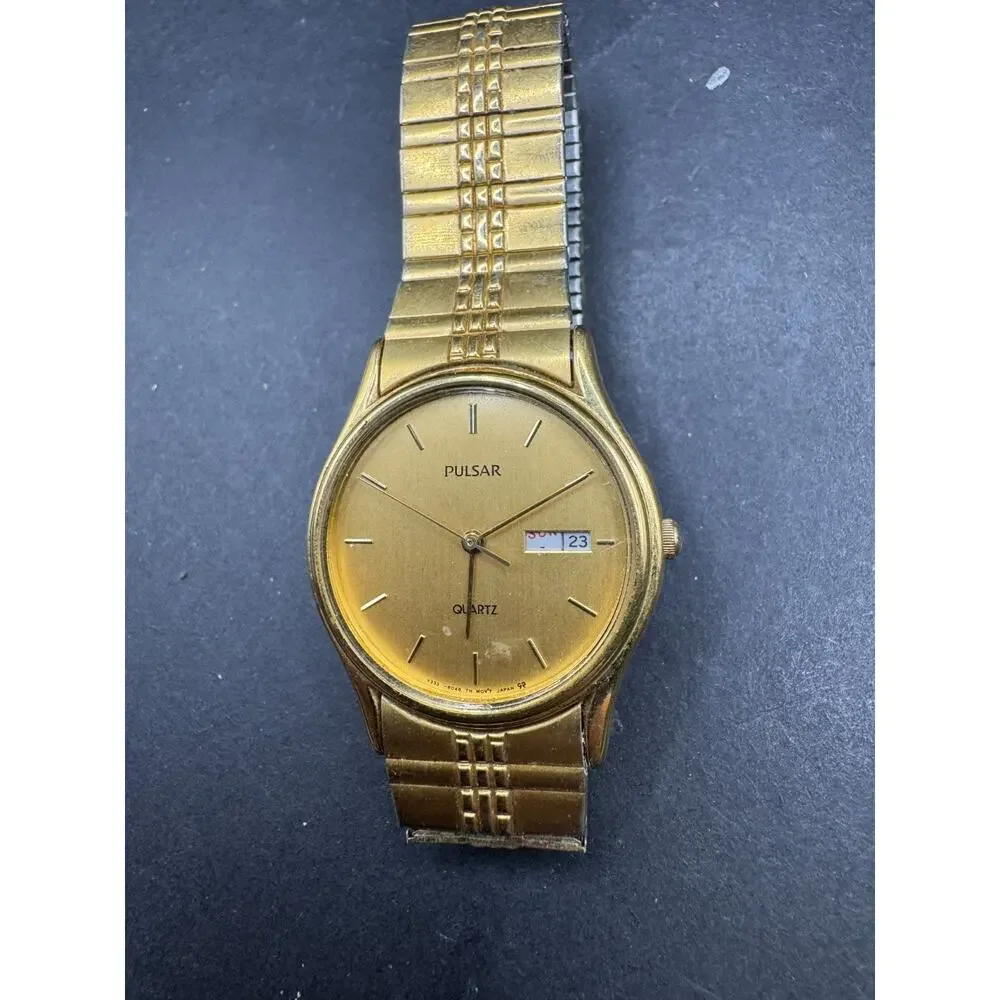 Vintage Pulsar V333-6030 Day Date Gold Tone Stainless Steel Stretch Band 30.5mm